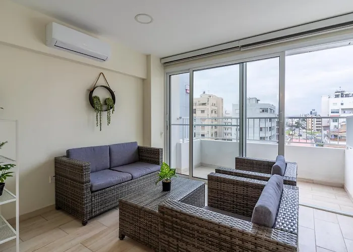 Celeste 3-bedroom In Apartmán Larnaca