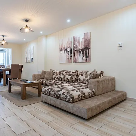Celeste 3-bedroom In 라르나카